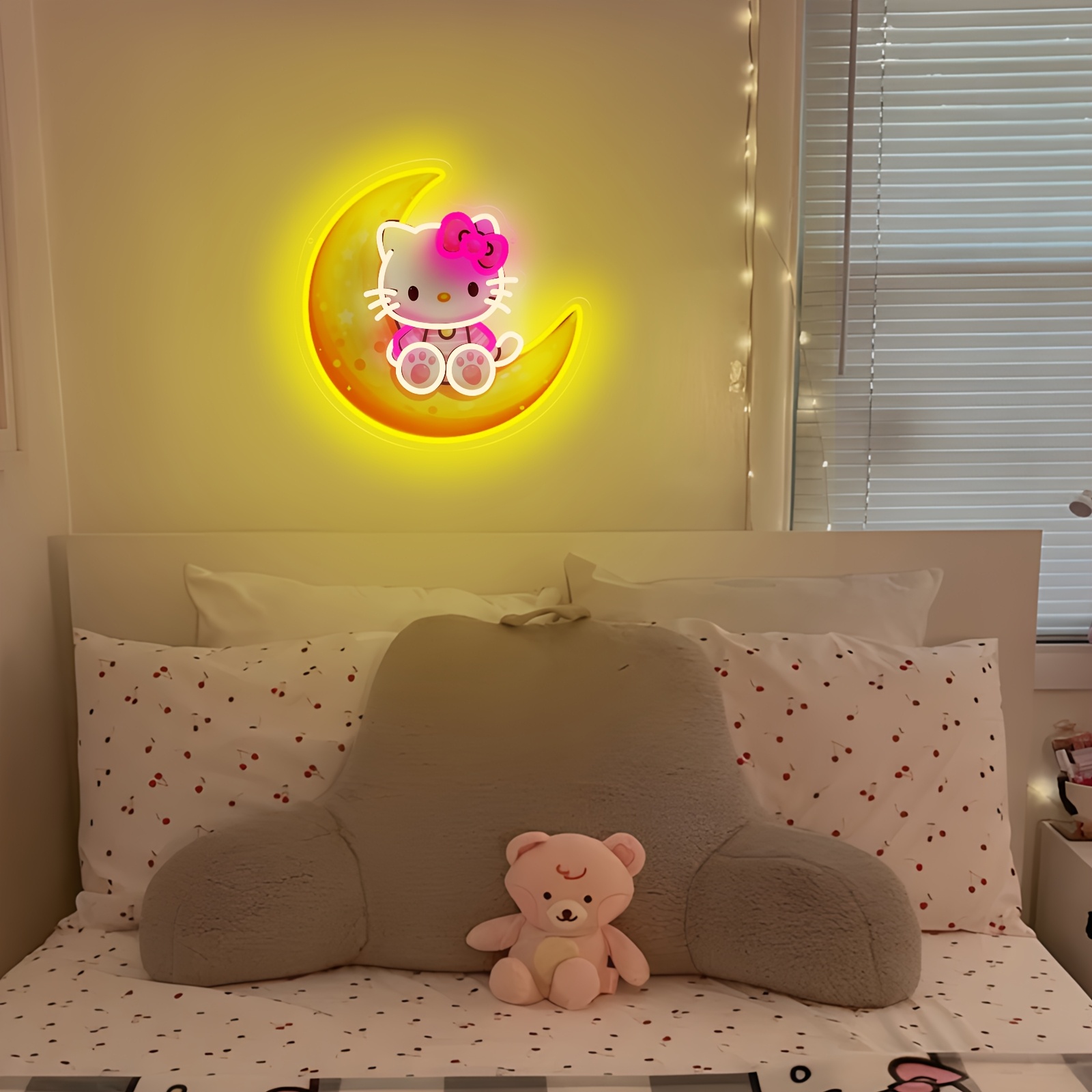 Hello Kitty on Moon Yellow Cut - Lighting Room Decor Items のレビューと価格